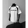 Camiseta Versátil Juvenil Patchwork de Letras Blanco y Negro para Estudiantes Varones, Estilo Americano Media Cremallera Biker Manga Corta Verano Tendencia Marca