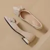 Comercio exterior zapatos de vestir de punta cuadrada francesa para mujer boca poco profunda nuevos zapatos de primavera y otoño lazo de pedrería con temperamento Mary Janes de fondo plano