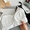 Camisola de chica caliente de verano para mujer, imitación de dos piezas con copas incorporadas, diseño de color contrastante, adecuada para usar sola o en capas, con una espalda bonita y corte ajustado