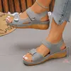 Sandalias de cuña transfronterizas europeas y americanas modelo nuevo 2026 para mujer con velcro, suela gruesa, punta abierta, tira única, zapatos casuales y de moda para mujer