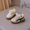 Sapatos de caminhada infantis para meninos, tênis antiderrapantes de sola macia, sapatos casuais versáteis para meninos, novos modelos de primavera e outono para bebês e crianças pequenas