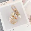 Llavero colgante de aleación creativa con forma de corazón, perla y concha, accesorios para bolso, adornos de joyería metálica, regalos pequeños al por mayor