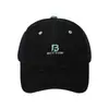 Boné de Baseball Bordado Fashion para Estudantes, com Proteção Solar, Tendência, com Furos, Boné Vermelho para Uso Externo no Outono e Inverno, Proteção Solar