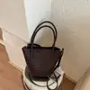 Bolso Shuai Mi Jia, color liso, elegante, nuevo modelo 2026, bolso de hombro casual, bolso de axila de moda, bolso cubo tejido para el día a día