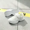 Zapatos blancos de malla doble talla 33-38, nuevos modelos de primavera y otoño para niños mayores, zapatillas de suela ligera de microfibra para niños y niñas