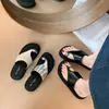 Sandalias versátiles sin cordones para mujer, sandalias casuales de verano para exteriores con decoración metálica, sandalias de moda sin cordones para vacaciones con suela gruesa