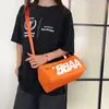 Mochila Color-blocking com Letras e Alça Larga Chegada Nova Primavera 2026 Grande Capacidade para o Dia a Dia Ombro Único Transversal Bolsa Almofada