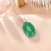 Pingente de Prata de Lei S925 Yiluyin com Calcedônia Verde, Simples e Elegante com um Toque de Luxo, Pingente de Prata de Design Único