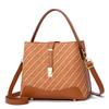 Bolso cubo tejido retro de nicho de alta calidad de gran capacidad para mujer 2023 otoño e invierno Nuevo bolso de comercio exterior para ir al trabajo