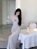 Vestido longo bodycon justo de um ombro só, puramente sedutor e sexy, único e super estiloso, outono 2026