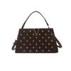 Bolso de Nicho Estilo Motociclista para Mujer 2026 Primavera/Verano Nuevo Remache Bolso Cuadrado Pequeño Bolso de Hombro de Moda para Viajero Bolso Cruzado