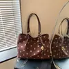 Bolso de hombro de lunares nuevo 2026 transfronterizo, bolso tote de gran capacidad para mujer para ir al trabajo, bolso de mano moderno y versátil, bolso de hombro
