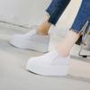 Primavera Nova Sapatos Femininos de Camada Única Estilo Coreano Sapatos Brancos Altura Interior das Mulheres Sapatos de Plataforma Aumentada Sola Grossa Slip-on Salto Alto Casual Sapatos Femininos