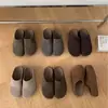 Versión de cuero genuino~Pantuflas de mujer tipo Birkenstock con plataforma gruesa, modelo de moda otoño 2026, medias pantuflas de estilo retro con talón abierto para uso en exteriores