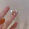 Pendientes pequeños y exquisitos con forma de rosa blanca retro francesa, encantadores pendientes asimétricos, pendientes ligeros de lujo de alta calidad para mujer.