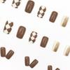 Otoño e invierno tablero de ajedrez blanco simple combinable para todo viñeta marrón caramelo diario corto 24 piezas parche de uña ponible