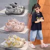 Novas Sandálias Esportivas Infantis para Meninos 2026, Sapatos Casuais para Exterior com Fechamento por Mostrador, Sapatos de Caminhada para Crianças Maiores, Biqueira Fechada Anti-Impacto