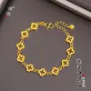 Pulseira de flor de quatro folhas oca cor de areia dourada que não desbota, novo estilo chinês, minimalista, luxo leve, de alta qualidade, adequada para uso diário, um presente para sua namorada