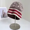 Gorro de Punto Jacquard Navideño 100% Lana de Oveja para Mujer Otoño e Invierno Cálido Gorro de Lana Punta Retro Rayas en Contraste