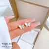 [Acero de titanio de cuerpo completo] Pendientes de viento minimalistas con forma de mariposa de concha, pendientes fríos para hombres y mujeres, pendientes de banquete con temperamento de personalidad