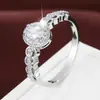 Anillo de moda nuevo más vendido transfronterizo con incrustaciones de rubíes, de alto valor, moderno, lujo ligero, diseño único, versátil y de nicho