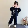 Conjunto Infantil Primavera/Outono 2026 Novo Casual Estiloso Conjunto de Moletom e Calça de Moletom de Menina Policial Coelho com Gola Reversível Conjunto de Duas Peças Tendência