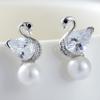Pendientes de cisne con perlas para mujer microincrustados con circonita versión coreana de pendientes pin de plata s925 fábrica Odina venta al por mayor