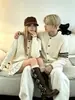 Ropa de pareja navideña súper bonita, bloques de color, rayas, cárdigan de punto rojo, otoño e invierno, marca de moda, estilo perezoso, suéter de punto trenzado