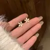 Pendientes de Piedra Ojo de Gato con Forma de Pétalo 2025 Nuevo Estilo Caliente Pendientes Pequeños Simples Elegantes Diseño para Mujer Pendientes de Alta Gama para Mujer