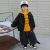 Conjunto de Chaqueta de Cuero de Otoño para Niños 2026 Nuevo Elegante Travieso Genial Estilo Coreano Niño Pequeño Guapo Estilo Callejero Pantalones Modernos