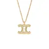 Collar Cruzado Doble C Europeo y Americano para Mujer Lujo Accesible Gama Alta Arco del Triunfo Sin Decoloración Letra Cadena para Clavícula de Acero de Titanio Exquisito