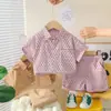 Traje de Camisa Delgada de Verano para Niños 2025 Nueva Ropa Casual de Verano para Niños Guapo Estampado de Manga Corta Dos Piezas Venta al por Mayor