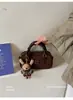 Bolso de mano mate de alta gama para mujer 2026 nuevo estilo moderno versátil de un solo hombro cruzado gamuza terciopelo bolso tipo bowling