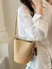Bolsa de Mão de Design de Nicho para Mulheres 2026 Novo Estilo Bolsa de Ombro Único Transversal de Axila com Acabamento de Luxo, Bolsa Tote Tecida de Mão para Mulheres