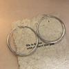Pendientes de anillo liso transfronterizos europeos y americanos con aguja de plata, pendientes de nicho de viento frío, pendientes de temperamento de moda, lujo ligero, sentido de alta gama