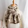 Bufanda de Corazón Tejida de Celebridad de Internet para Mujer, Bufanda Gruesa Suave Linda de Cuadros Blancos y Negros para Otoño e Invierno para Estudiantes, Estilo Pareja