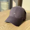 Boné de Baseball de Topo Rígido Bordado com Letras Pequenas Novo Estilo Coreano Simples para Mulheres, Boné Versátil da Moda Estilo de Rua Protetor Solar