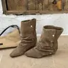 Botas versáteis estilo retrô com salto grosso e bico fino para mulheres 2026, modelo novo estiloso e moderno, adequadas para combinar com saias, emagrecem e aumentam a altura, cano curto