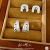 Aretes asimétricos de lunares con doble capa y goteo de aceite, simples y elegantes, versátiles para el uso diario, lujo ligero con un toque de alta gama, aretes al por mayor