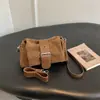 Nuevo bolso de hombro para mujer estilo japonés y coreano con diseño de oso, bolso cruzado de gamuza invierno 2026, bolso de felpa retro a la moda