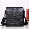 Nova Bolsa Masculina de Couro Genuíno com Padrão de Crocodilo Bolsa de Ombro Masculina Casual de Negócios Bolsa Transversal Vertical Bolsa Carteiro de Couro de Vaca Venda por Atacado