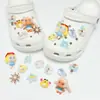 Nuevos dijes de zapato tipo zueco de dibujos animados lindos, hebillas decorativas versátiles y desmontables para pantuflas, accesorios de bricolaje al por mayor