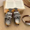 Zapatillas de entrenamiento retro alemanas versátiles de suela gruesa para mujer, nuevo modelo de otoño 2026, adecuadas para combinar con faldas, para personas menudas, zapatillas de caña baja de suela blanda