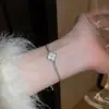 Pulsera Trenzada Hebilla de Herradura Redonda de Circonita Roja Europea y Americana Diseño de Nicho Pulsera Exquisita de Gama Alta para Mujer