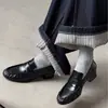2026 Início da Primavera Super Quente Preto Britânico Versátil Plissado Retrô Desgastado Para o Trabalho Mocassins Casuais Salto Bloco Sapatos Únicos
