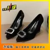 Zapatos de mujer de suela gruesa mate de punta fina tacones altos de mujer cuña de strass zapatos de mujer de un solo color Otoño 2026 Nuevas Llegadas