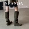 Botas de Couro 2025 Novo Estilo Plissadas com Pelo Bico Fino Efeito Emagrecedor Botas até o Joelho Botas de Cavaleiro Retrô com Mangas Salto Baixo