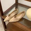 Sapatilhas de bico fino com corte baixo e laço para mulheres 2026 Primavera/Outono Novo Estilo Francês Versátil Pretas Sapatos para o Trabalho