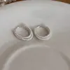 Pendientes Circulares Trenzados Simples de Tres Capas para Mujer, Diseño de Nicho Ins, Estilo Minimalista, Versátiles Apilables, Elegantes Pinzas para Orejas y Accesorios para Orejas