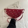 Bolsa Feminina 2026 Novo Modelo Moda Europeia e Americana Estilo Punk Bolsa de Ombro com Tachas para Mulheres Uso Diário Transversal Bolsa Bolinho Tendência